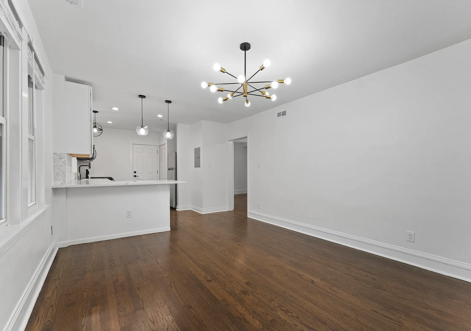 5304 W Cornelia Ave — Photo 4