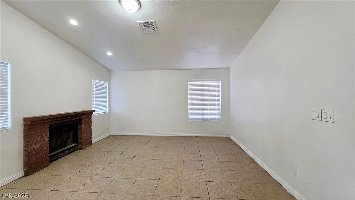 4 bed, 2.0 bath, 1682 sqft, $2,000 — Photo 4