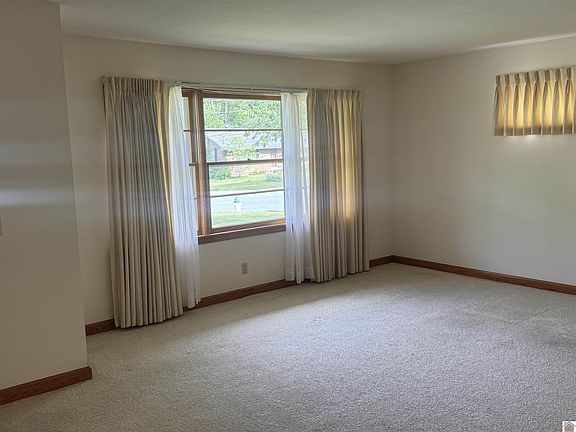 4th image of 508 Meadow Ln