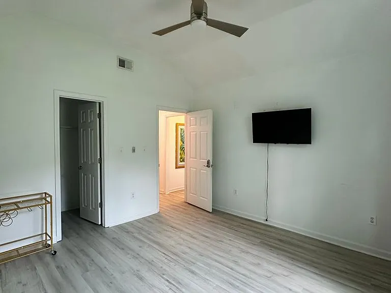 103 Meadow Creek Dr — Photo 24