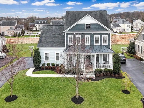 41729 Bloomfield Path St, Ashburn, VA 20148