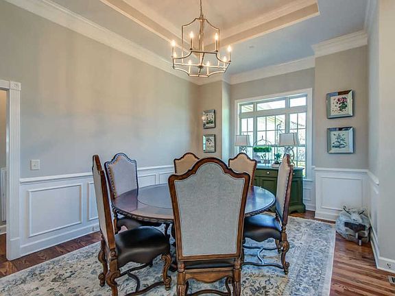 3rd image of 1025 Lawson Ln