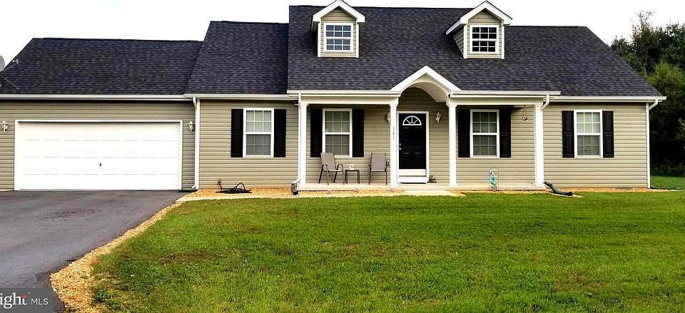 BEAUTIFUL CURB APPEAL