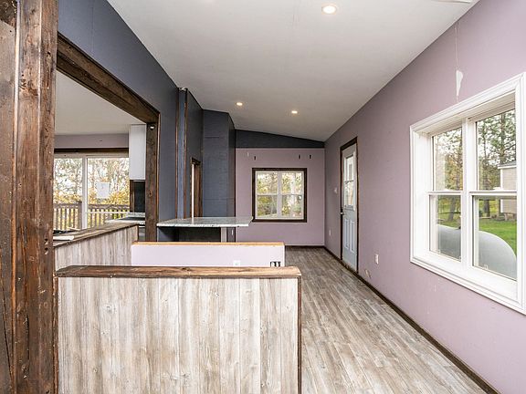 3rd image of 1953 Heatherdale Rd