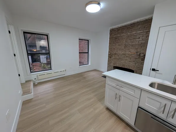 113 West 15th Street image 1 of 9