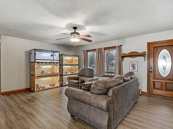 5th image of 157 Oak Crest Drive