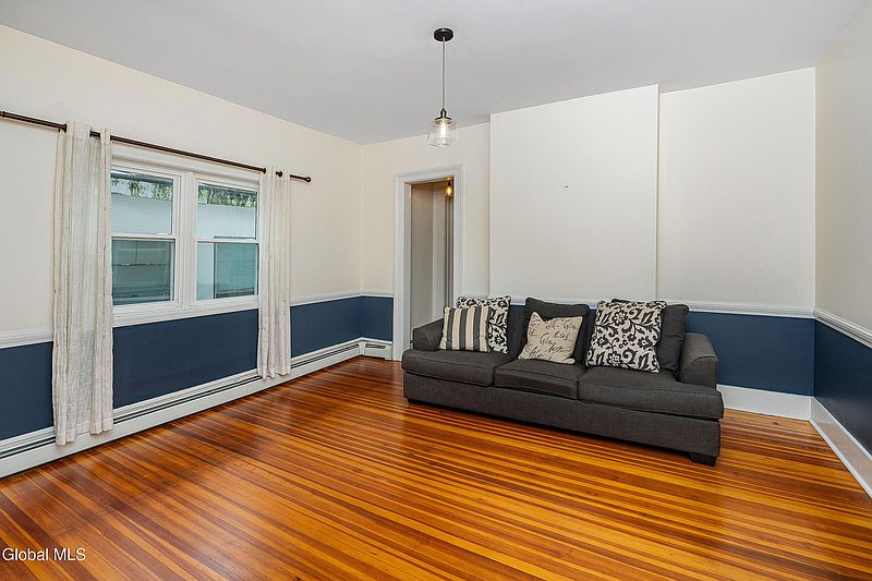 5th image of 266-268 Yates Street