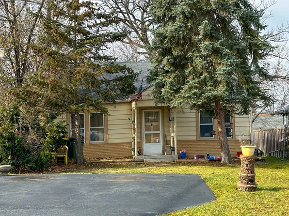 282 N Maple Ave, Wood Dale, IL 60191
