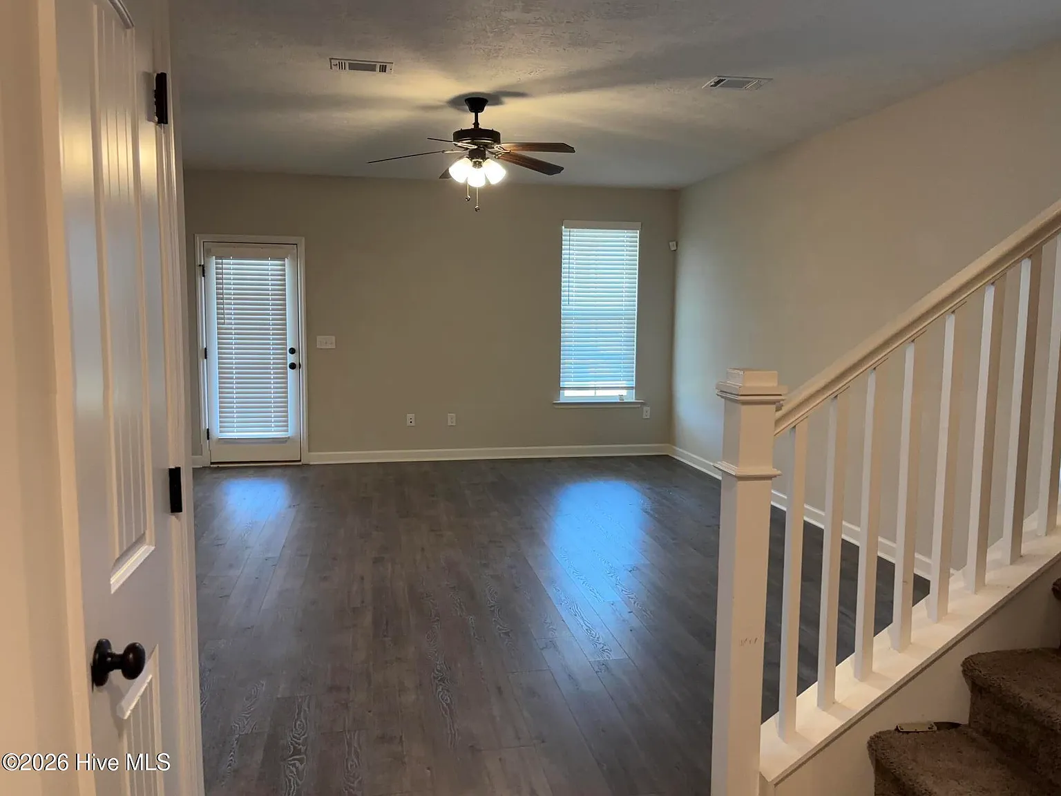 4 bed, 2.5 bath, 2302 sqft, $2,100 — Photo 4
