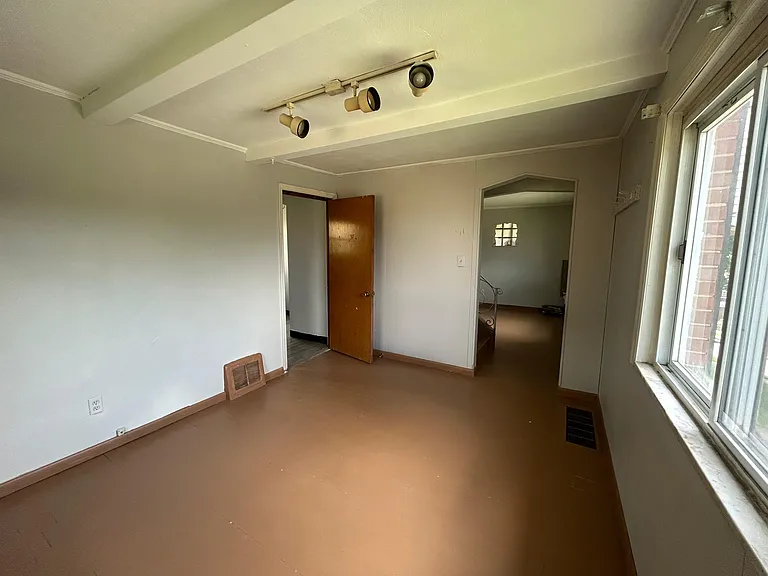 3323 Edward St — Photo 6
