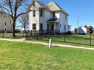 925 Laurel St, Waukee, IA 50263