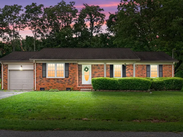 3928 Tanglewood Dr, Hopkinsville, KY 42240