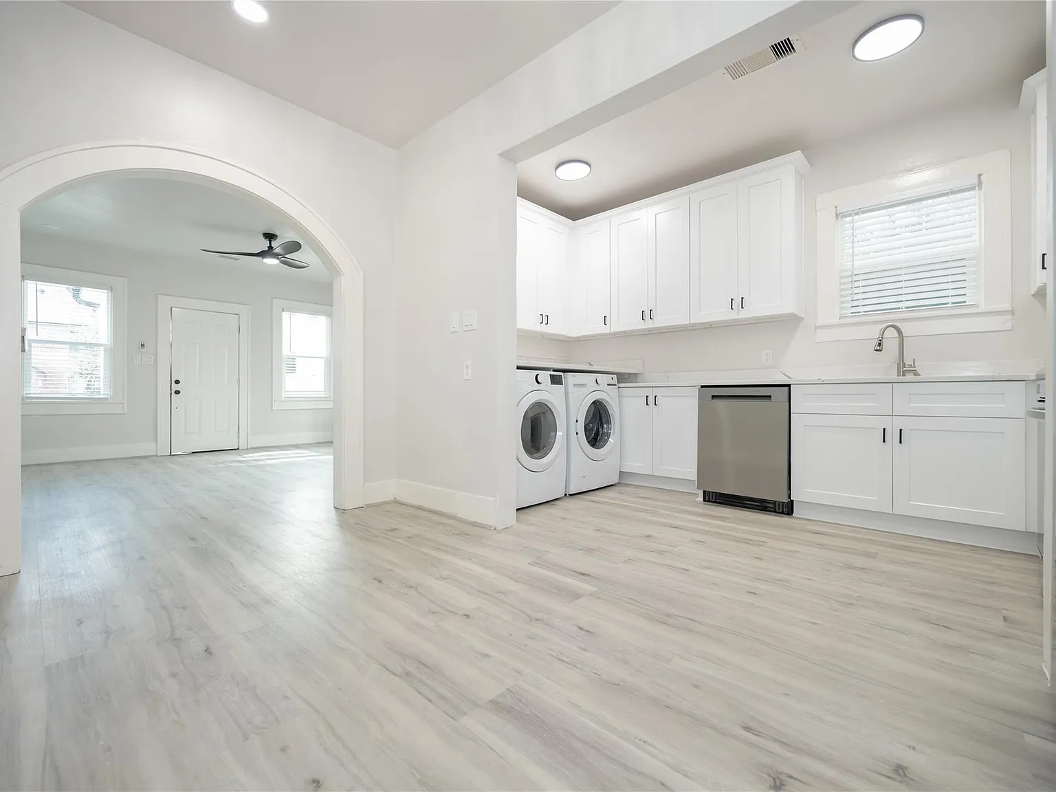 2 bed, 1.0 bath, 1472 sqft, $1,950 — Photo 4