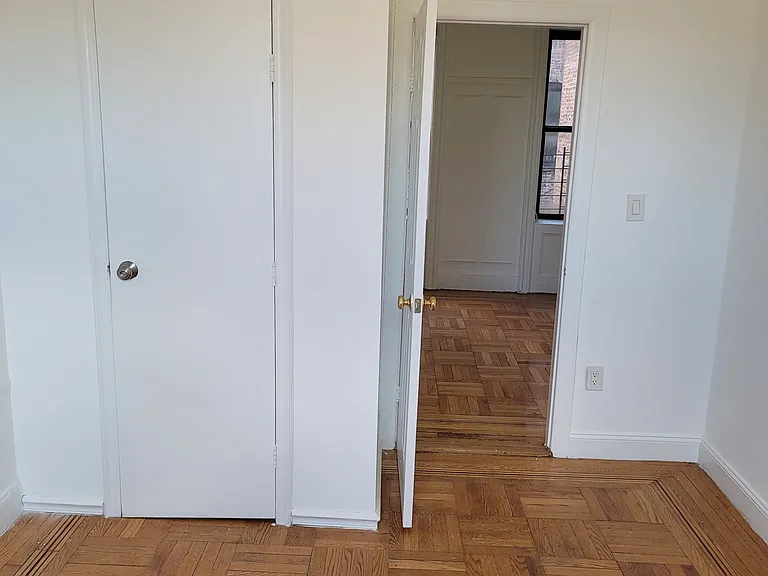 2463 Valentine Ave #E4 — Photo 10