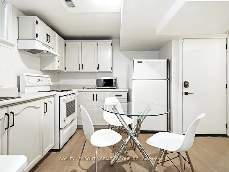 146 Earlscourt Ave #LOWER — Photo 12
