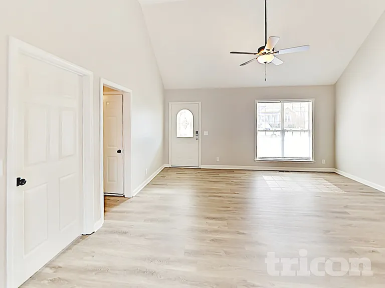 240 Green Hills Dr — Photo 3