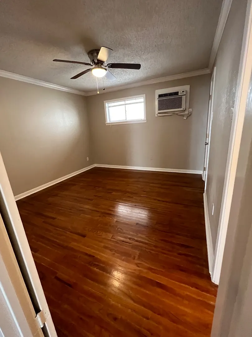 4036 Bellefontaine - Unit 8 — Photo 3