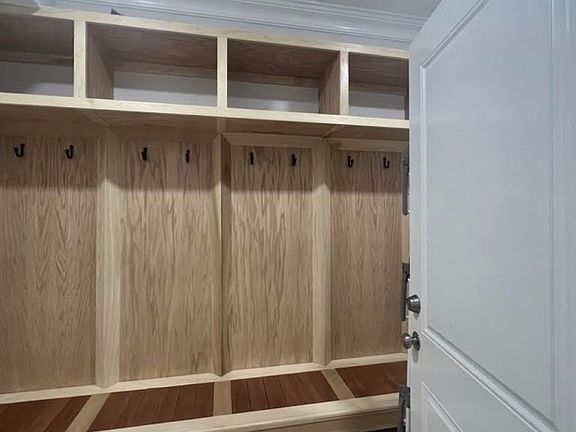 5th image of 19 Mount Hood Rd APT 2