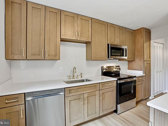 5th image of 3300 S 28th St APT 402