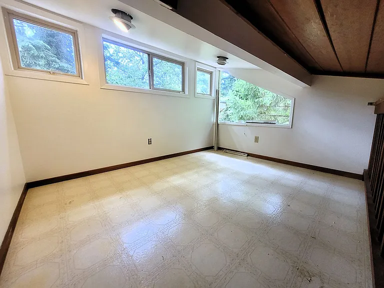 1327 Toledo St — Photo 31