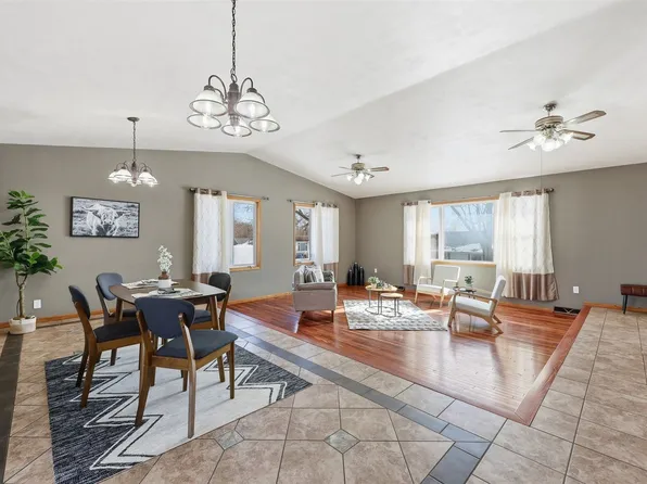 626 Grove St, Central City, IA 52214