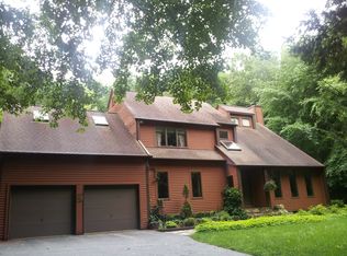 77 White Plains Rd, Norwich, CT 06360