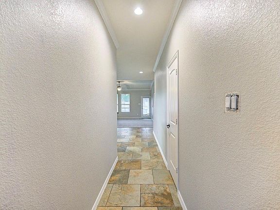 4th image of 7 Maple Mill Ct