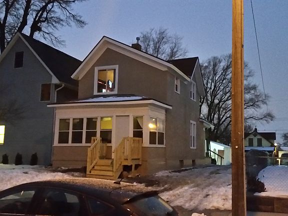 3rd image of 1095 12th Ave SE