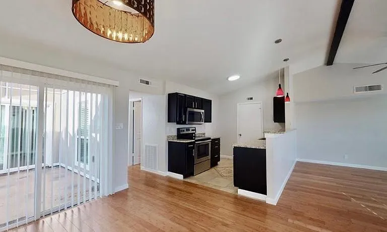 4511 Chapman St — Photo 11