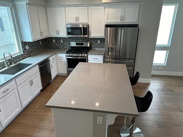 1556 Wright Ave — Photo 7