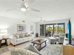 9101 Vanderbilt Dr APT 203, Naples, FL 34108