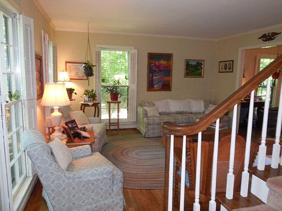 5th image of 1007 Country Club Dr