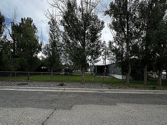 3rd image of 740 10th Ave N