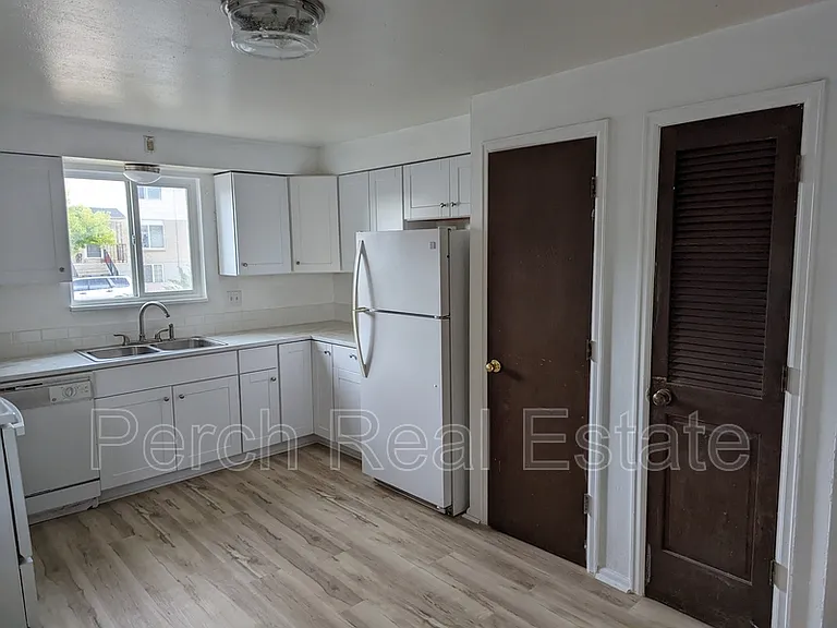 16506 E 13th Ave — Photo 5