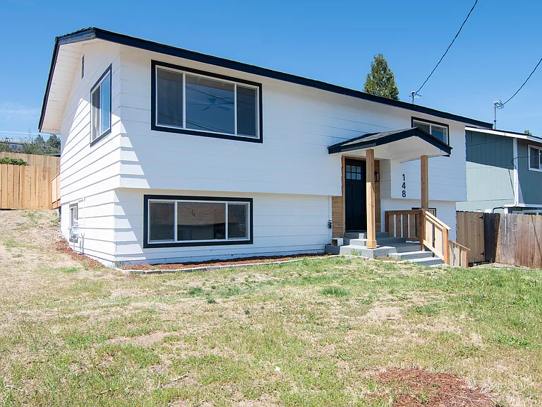 148 S Rogers Ave — Photo 3