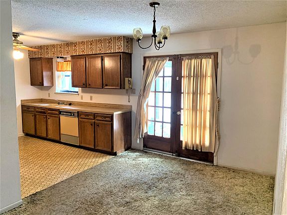 Image 5: Dining area beside kitchen and living room.