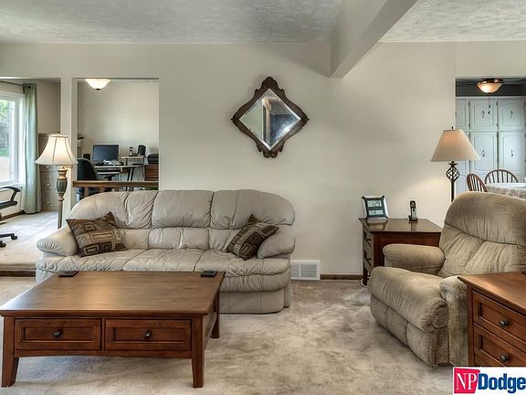 2nd image of 821 Crest Dr