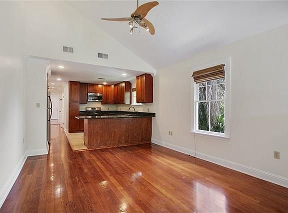 4th image of 2314 Calhoun St #B