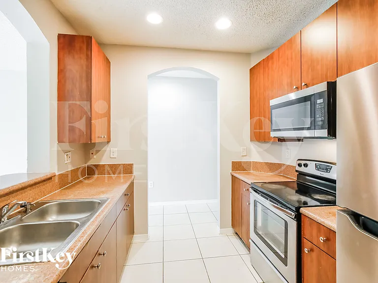 2281 NE 42nd Cir — Photo 6