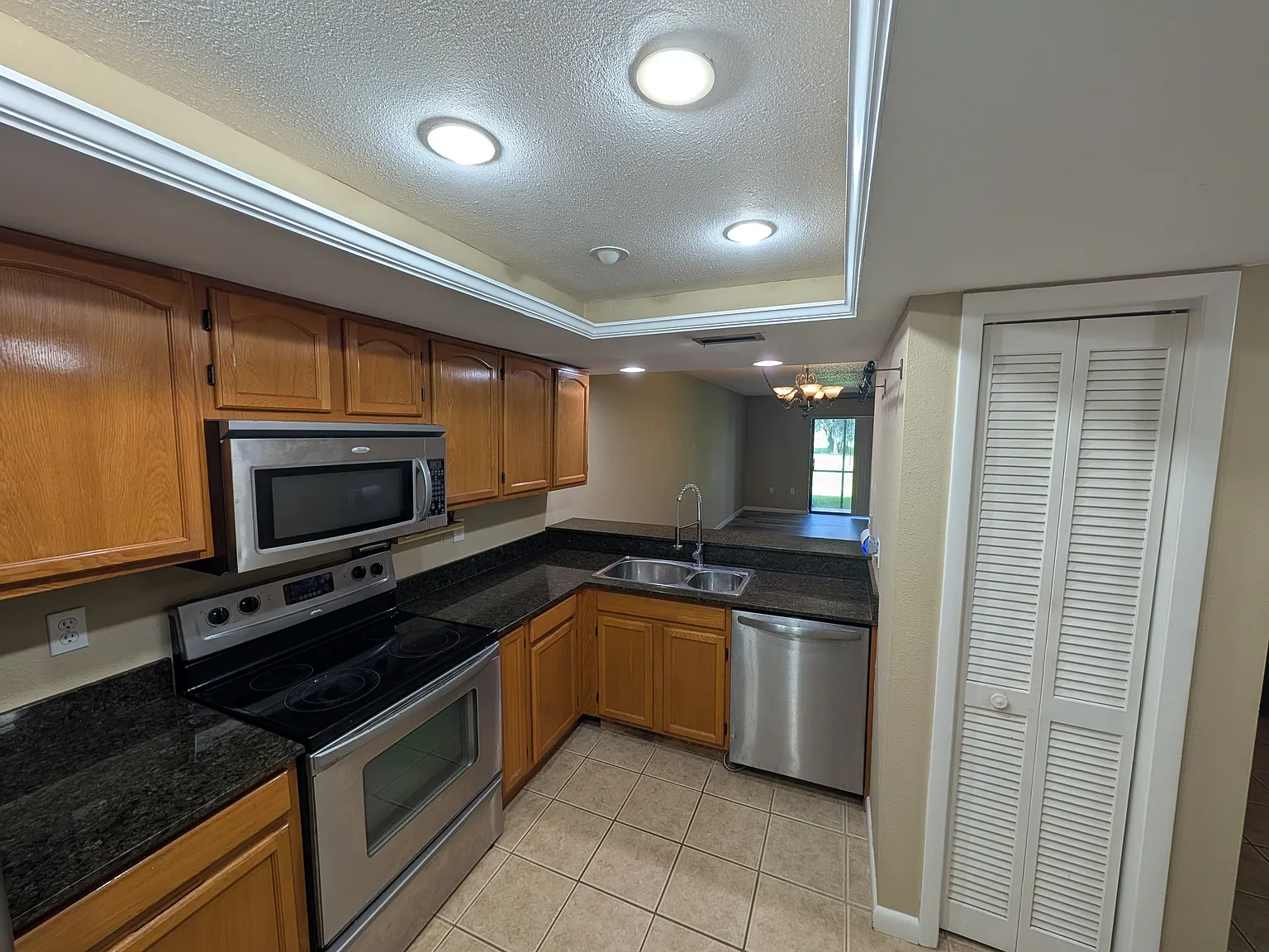 2 bed, 1094 sqft, $1,850 — Photo 3