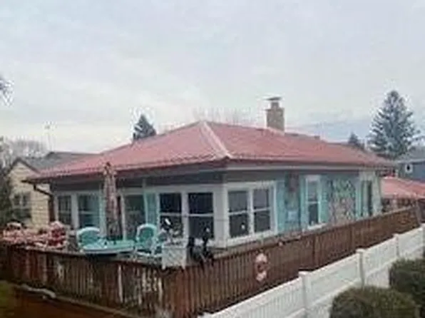 607 Burton Ct, Whiting, IN 46394