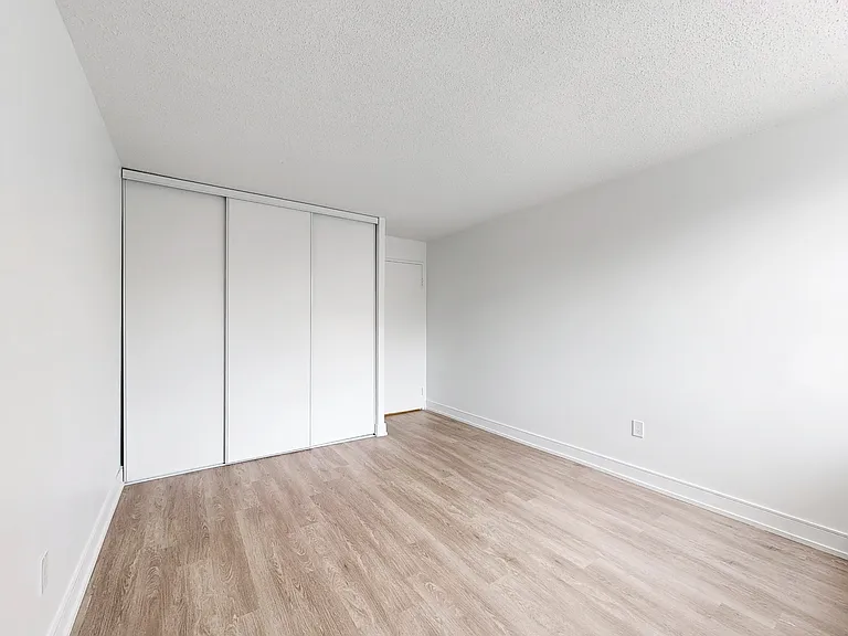 560 Proudfoot Ln — Photo 9