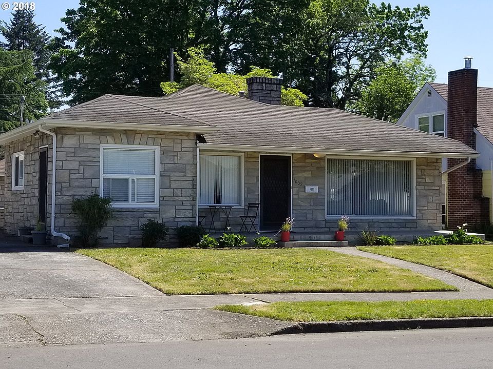 2nd image of 1009 Z St