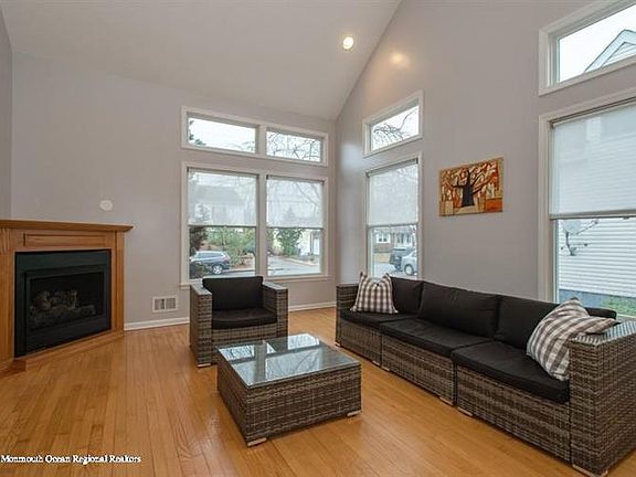 4th image of 313 Maine St