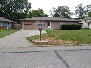908 W 22nd Ter, Lawrence, KS 66046