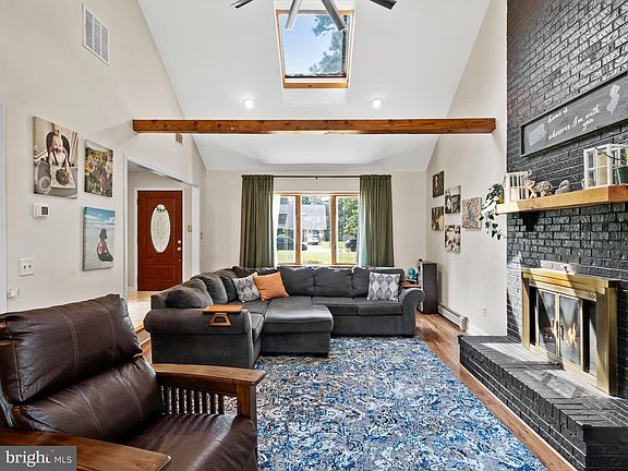5th image of 1302 Goldfinch Ln