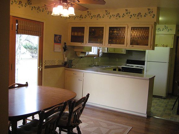Dinette / Kitchen