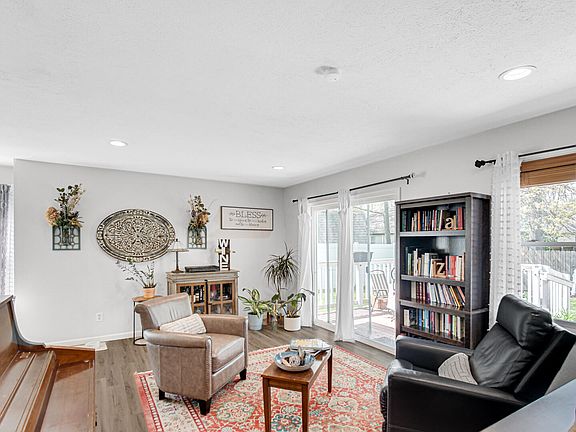 3rd image of 1460 Admiral Dr