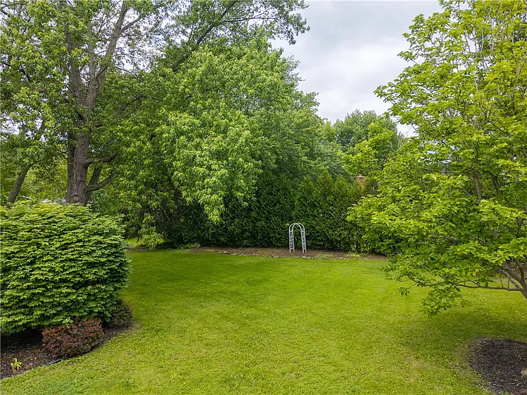 20 Paddington Dr — Photo 2