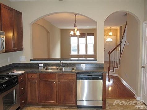 Great kitchen with SS/black appliances